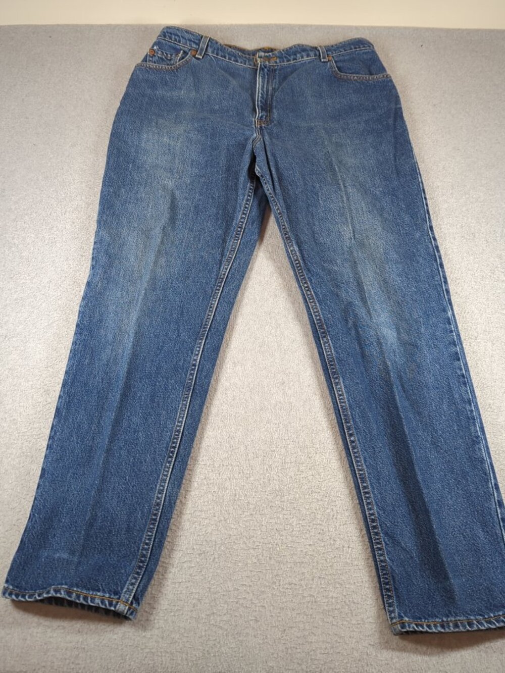 Vintage Levi's 550 Jeans Women's 18M (Fit 35x31) Relaxed Fit Tapered Leg USA